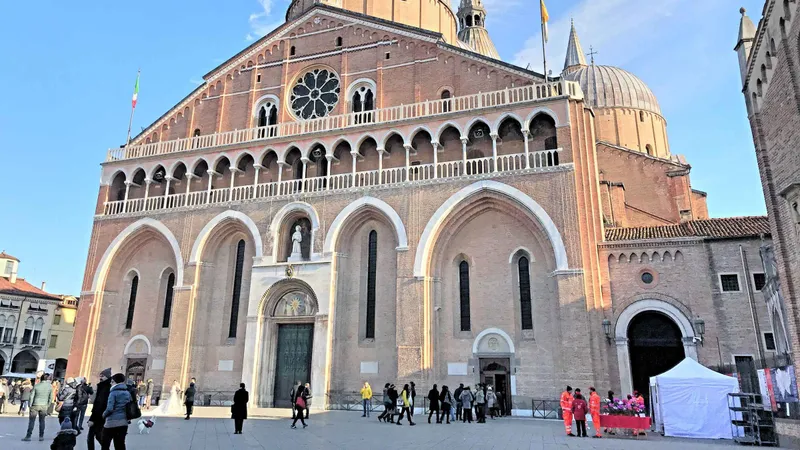 Guided tour of the life of Saint Anthony at the Padua basilica, Italy