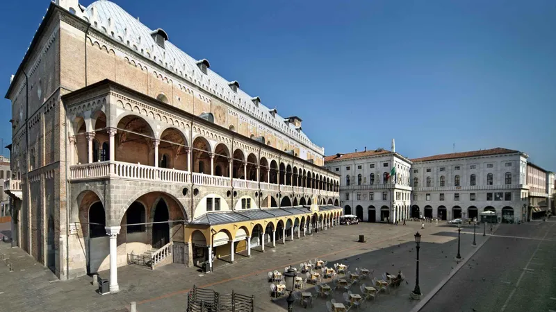 Historic Padua walking tour with coffee tasting at Caffè Pedrocchi in Padua, Italy