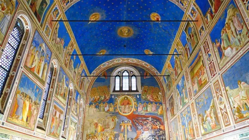 Licensed guide presenting Giotto frescoes on a Scrovegni Chapel tour in Padua, Italy
